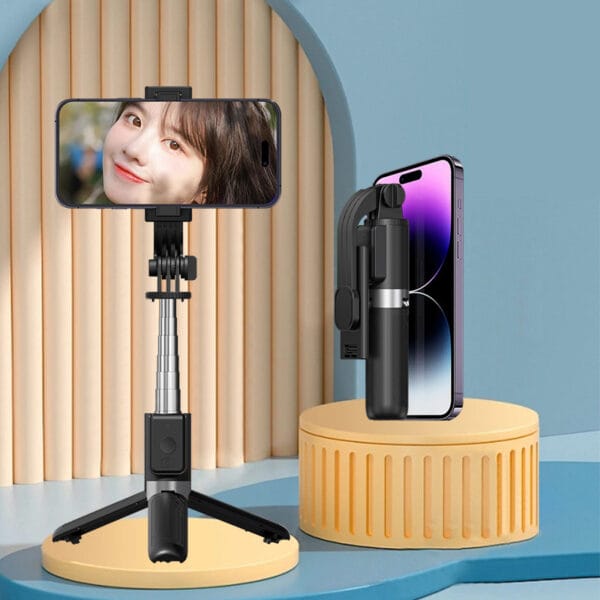 Taking photos with a selfie stick - Image 2